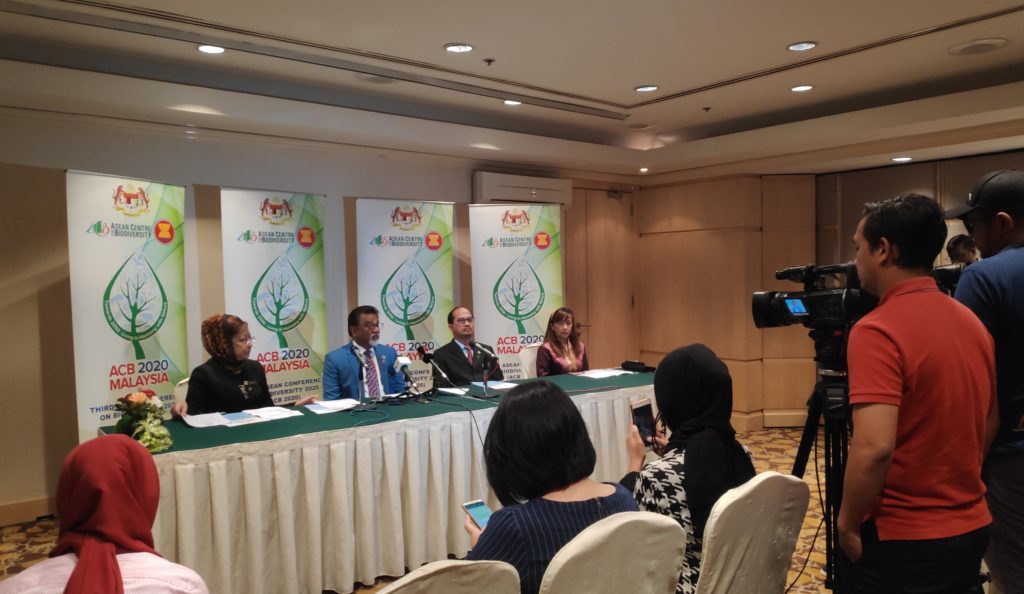 Malaysian Minister of Water, Land, and Natural Resources YB Dato' Dr. Xavier Jayakumar with ACB Executive Director Theresa Mundita Lim speaks before the media on the conduct of the Third ASEAN Conference on Biodiversity or ACB 2020